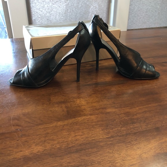 Black Leather 4 inch heel - Picture 2 of 4